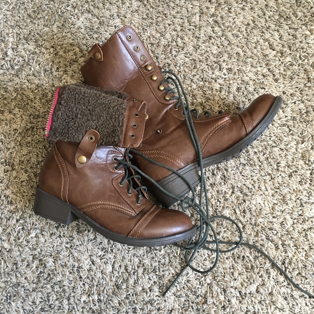 Akira lace up boot